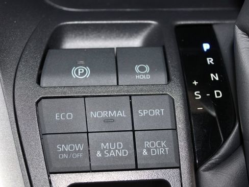 Used 2025 Toyota RAV4 LE AWD/4WD image 38