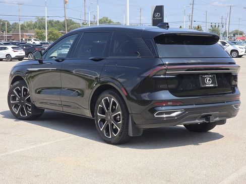 Used 2025 Lincoln Nautilus Reserve AWD/4WD image 8