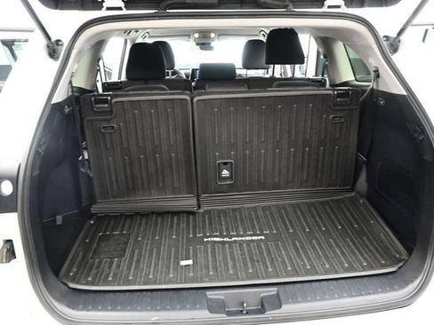 Used 2022 Toyota Highlander L FWD image 15