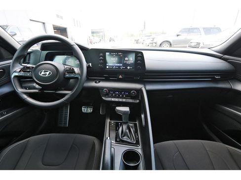 Certified 2025 Hyundai Elantra Sport FWD image 12
