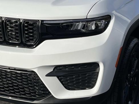 New 2025 Jeep Grand Cherokee image 10