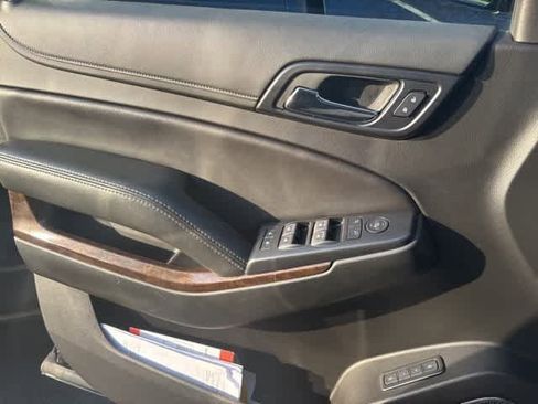 Used 2019 Chevrolet Suburban LT image 5