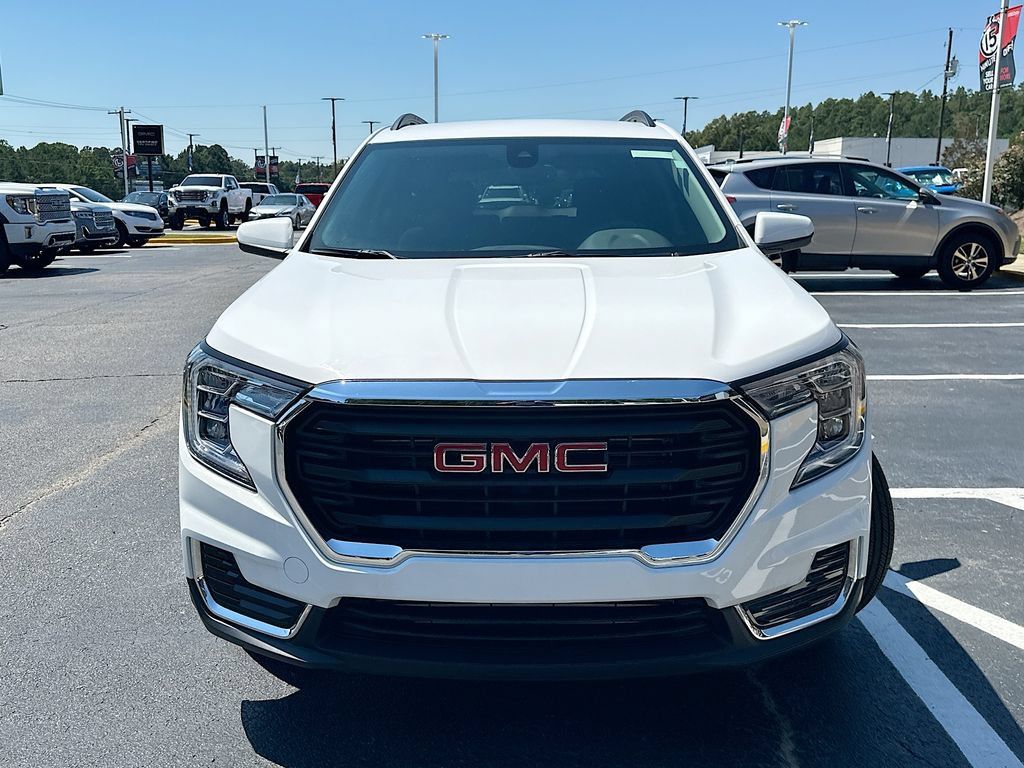 New 2024 GMC Terrain SLE w/ Driver Convenience Package FWD image 5