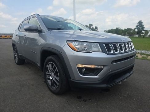 Used 2018 Jeep Compass Latitude FWD image 1