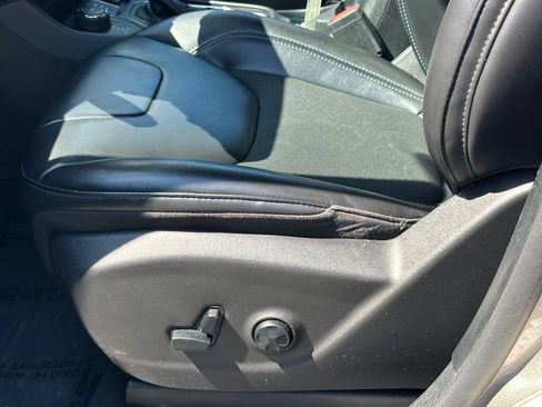 Used 2020 Jeep Cherokee Latitude Plus w/ Comfort/Convenience Group AWD/4WD image 13