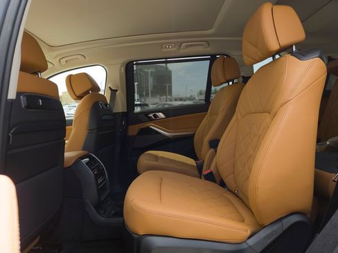New 2027 BMW X7 xDrive40i w/ Premium Package AWD/4WD image 8