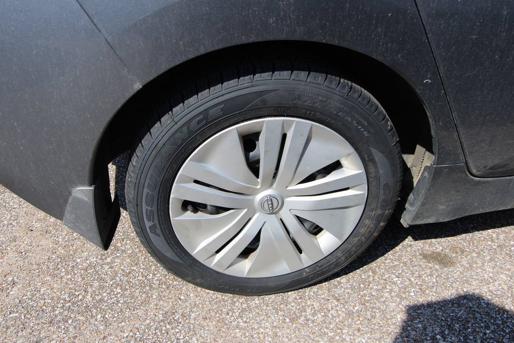 Used 2025 Nissan Leaf S FWD image 11