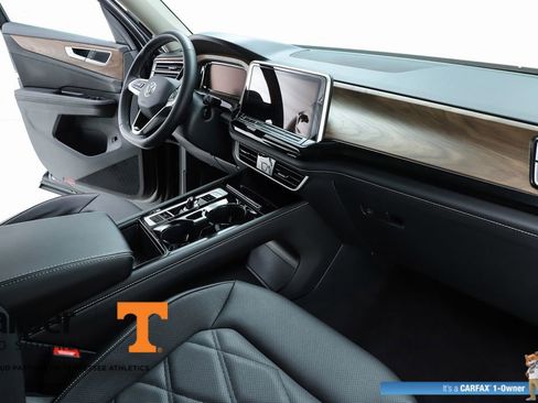 Used 2025 Volkswagen Atlas SE w/ Panoramic Sunroof Package image 73