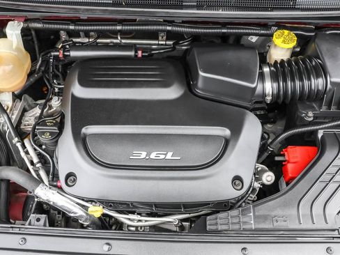 Used 2017 Chrysler Pacifica Touring-L image 37