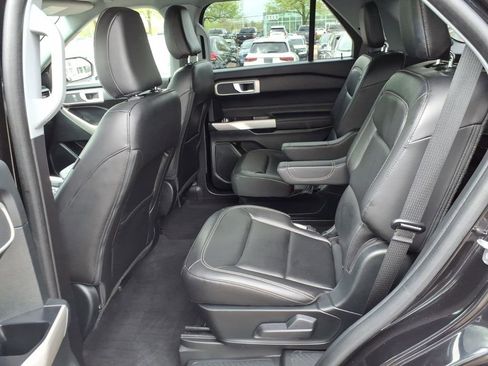 Used 2022 Ford Explorer XLT w/ Equipment Group 202A AWD/4WD image 11