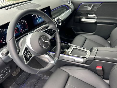 Used 2025 Mercedes-Benz GLB 250 image 10