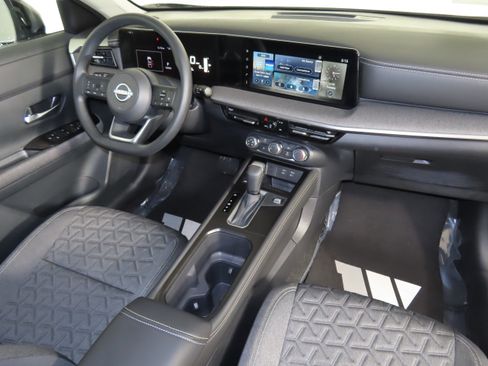 Certified 2025 Nissan Kicks SV w/ Charging Package image 36