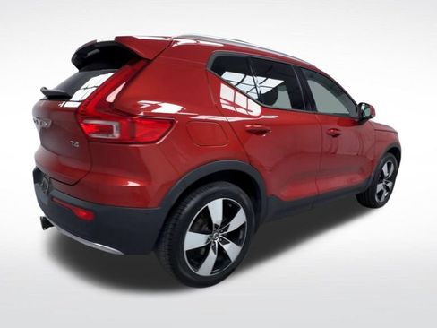 Used 2019 Volvo XC40 T4 Momentum FWD image 8