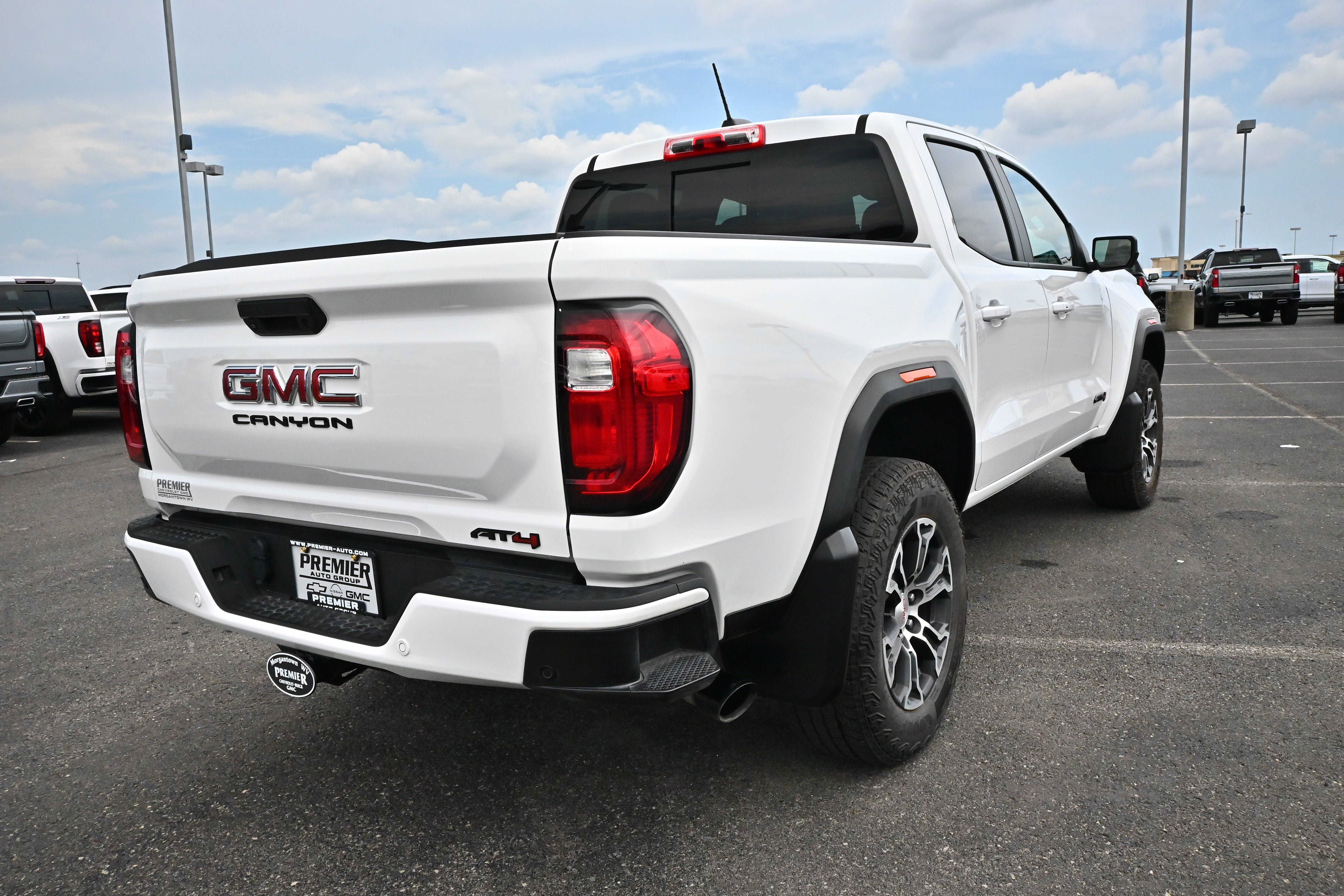 Used 2025 GMC Canyon AT4 w/ Technology Plus Package AWD/4WD image 8