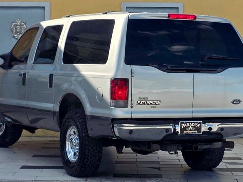 Used 2005 Ford Excursion XLT AWD/4WD image 6