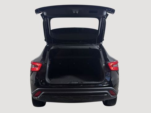 Used 2025 Chevrolet Trax RS FWD image 21