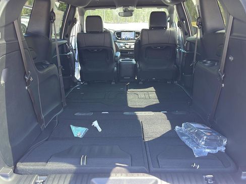 New 2026 Chrysler Pacifica Select FWD image 24