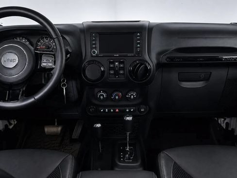 Used 2017 Jeep Wrangler Unlimited Sahara AWD/4WD image 14