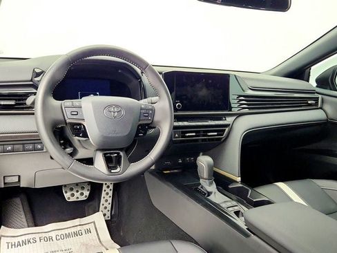 Used 2025 Toyota Camry SE FWD image 11