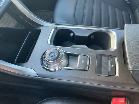 Used 2017 Ford Fusion SE w/ Equipment Group 201A FWD image 14