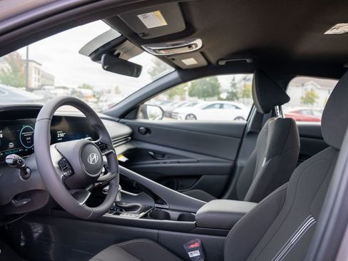 New 2025 Hyundai Elantra SEL image 19