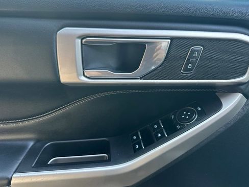 Certified 2023 Ford Explorer XLT image 13