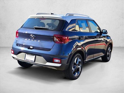 New 2025 Hyundai Venue Limited image 2