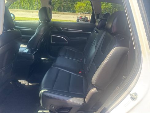 Used 2020 Kia Telluride LX AWD/4WD image 19