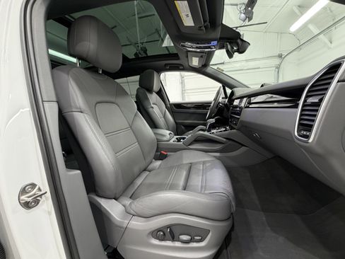 Certified 2023 Porsche Cayenne AWD/4WD image 24