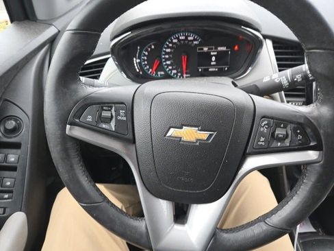 Used 2018 Chevrolet Trax LT w/ Sun & Sound Package image 6