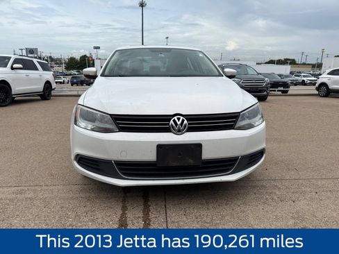 Used 2013 Volkswagen Jetta SE FWD image 2