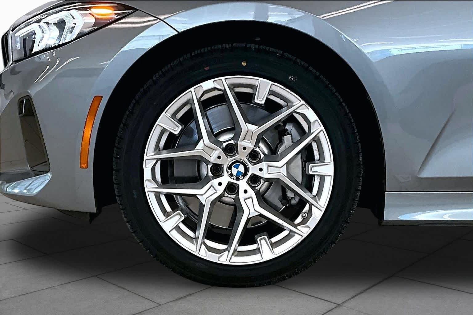 Used 2025 BMW 330i Sedan w/ Premium Package RWD image 9
