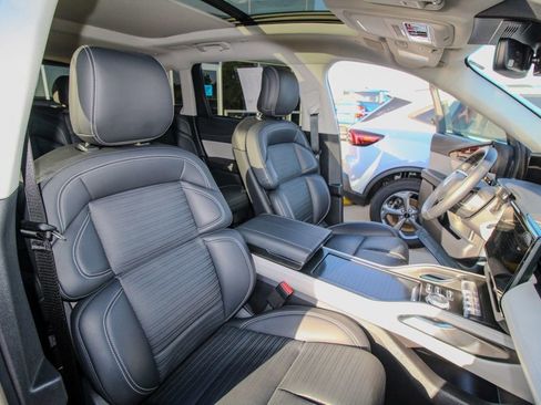 Used 2025 Lincoln Nautilus Reserve AWD/4WD image 19
