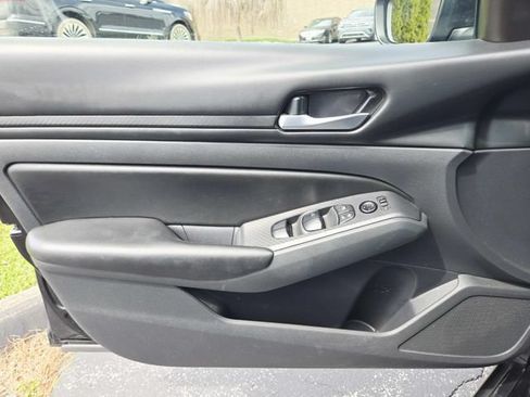 Used 2022 Nissan Altima 2.5 S FWD image 32
