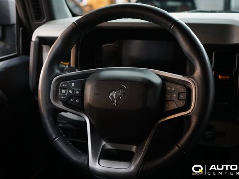 Used 2023 Ford Bronco Badlands image 16