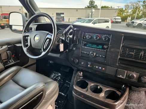 Used 2023 Chevrolet Express 2500 image 31