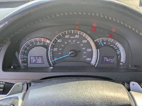 Used 2014 Toyota Camry SE FWD image 11