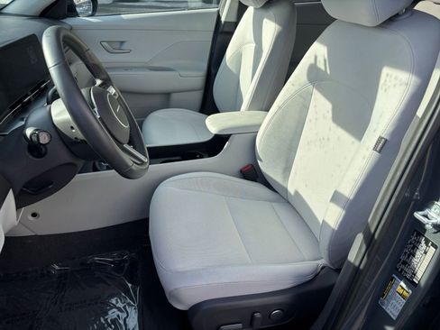 Used 2025 Hyundai Kona SEL image 32