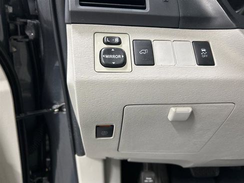Used 2010 Toyota Venza image 17