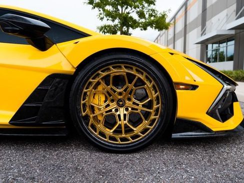 Used 2025 Lamborghini Revuelto AWD/4WD image 25