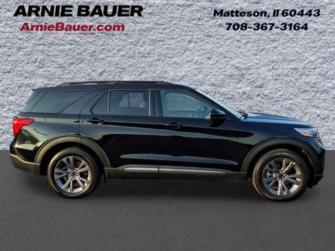 Used 2022 Ford Explorer XLT w/ Equipment Group 202A AWD/4WD image 4