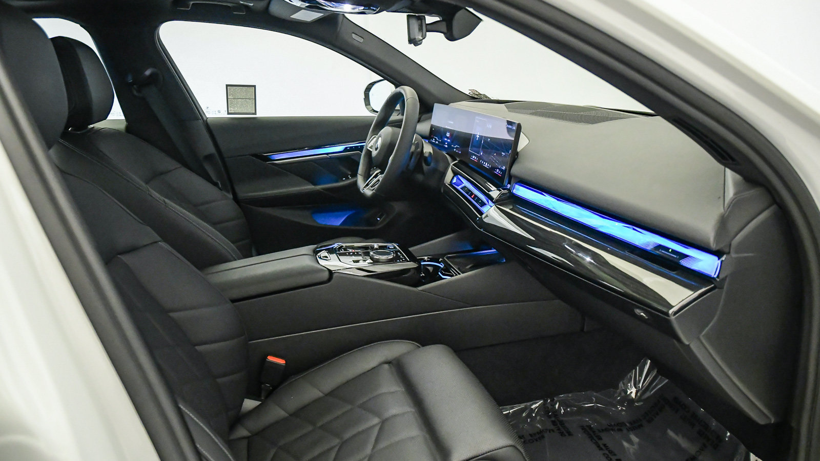 Certified 2025 BMW 540i xDrive w/ M Sport Package AWD/4WD image 17