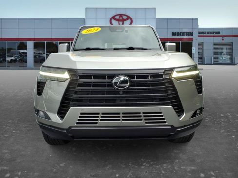 Used 2024 Lexus GX 550 w/ Accessory Package (2T) AWD/4WD image 11