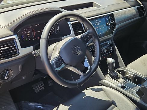 Used 2023 Volkswagen Atlas Cross Sport SE w/ Panoramic Sunroof Package FWD image 13