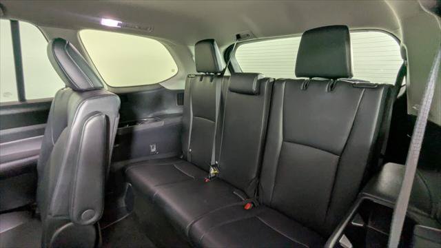 Used 2025 Toyota Grand Highlander AWD image 18
