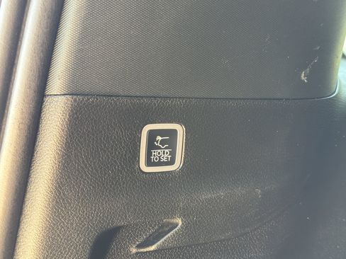 Used 2024 Jeep Wagoneer L Series II w/ Flexible Seating Group RWD image 12