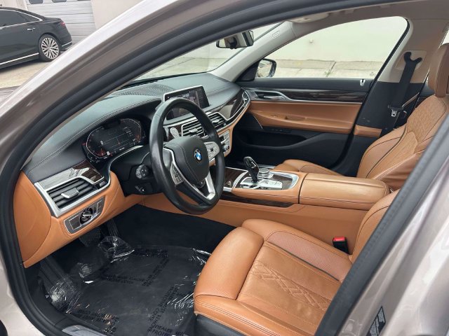 Used 2021 BMW 750i xDrive AWD/4WD image 32