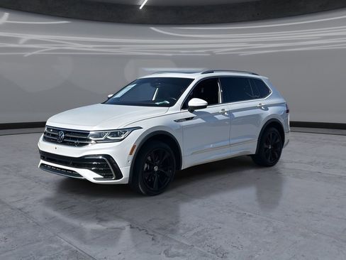Certified 2023 Volkswagen Tiguan SEL R-Line AWD/4WD image 3