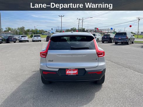Used 2023 Volvo XC40 B5 Plus AWD/4WD image 5