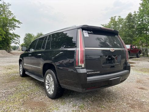 Used 2019 Cadillac Escalade ESV 2WD image 14